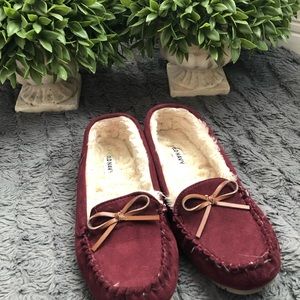 Old navy size 9 fuzzy moccasins